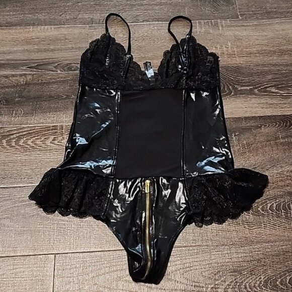 Ann Summers "Tasha" crotchless Teddy - Picture 5 of 5